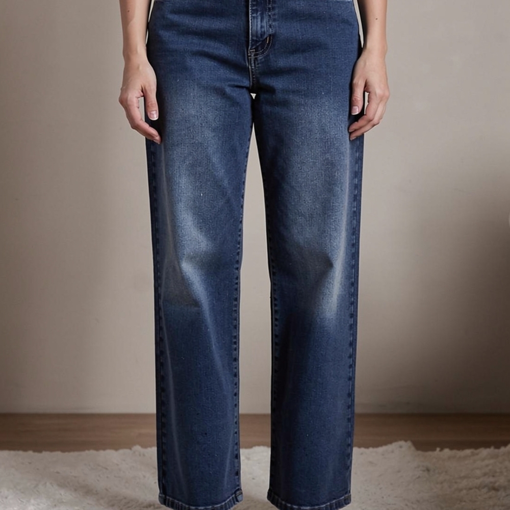 Relaxed Straight-Leg Women's Jeans in Indigo